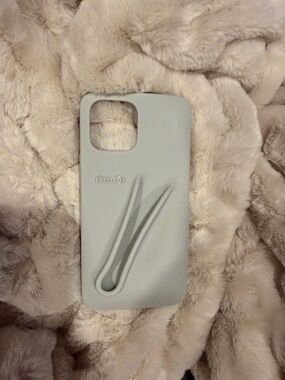 iPhone 13 Pro Max 
RHODE Soft Silicone Phone Case in Light Gray